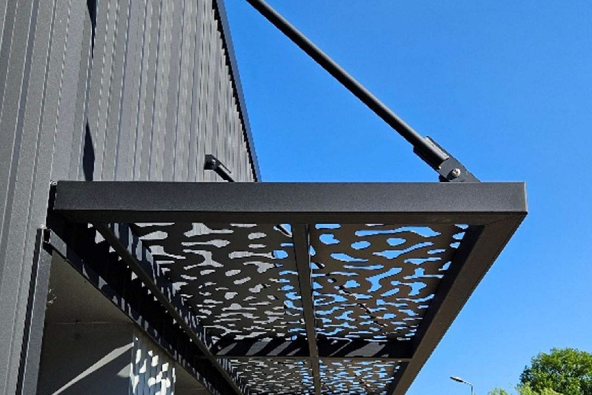 Ossature façade - tôle décorative